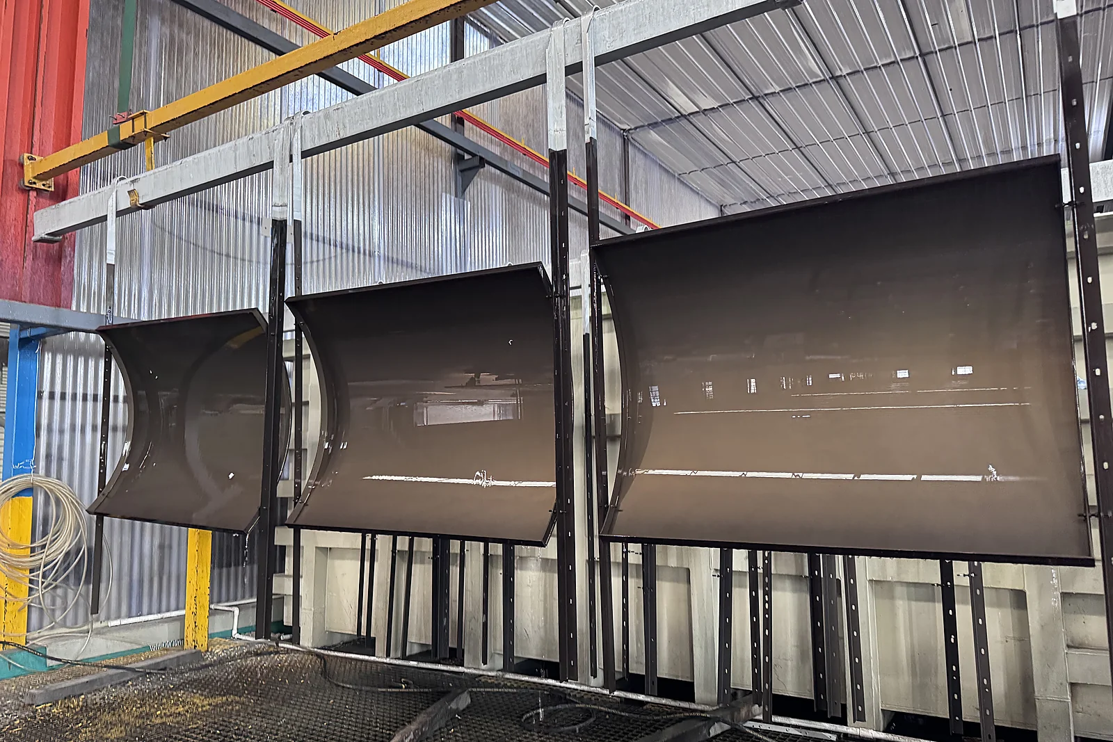 Automated coil-to-coil anodising and colouring line