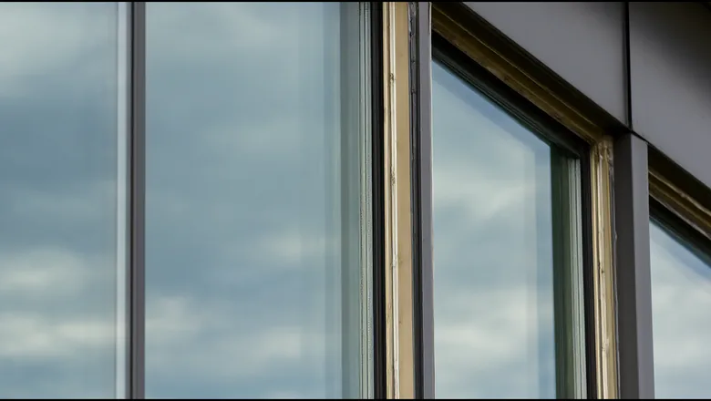 Vertical section of an insulated glass unit with Low-E coating, argon cavity and laminated inner lite